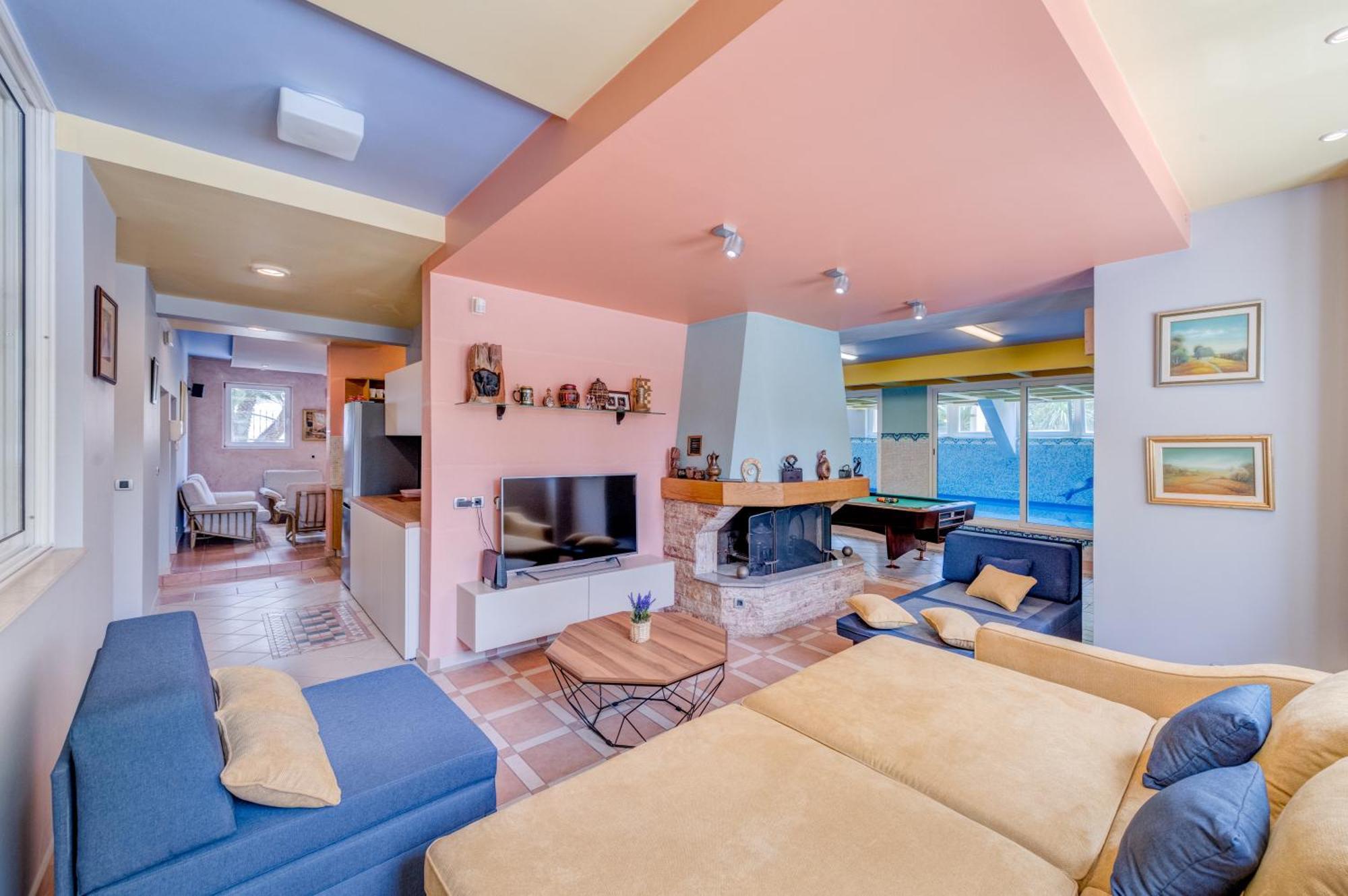Blue Dolphin Apartment - Private Indoor Pool, Jacuzzi, Garden Split Ngoại thất bức ảnh