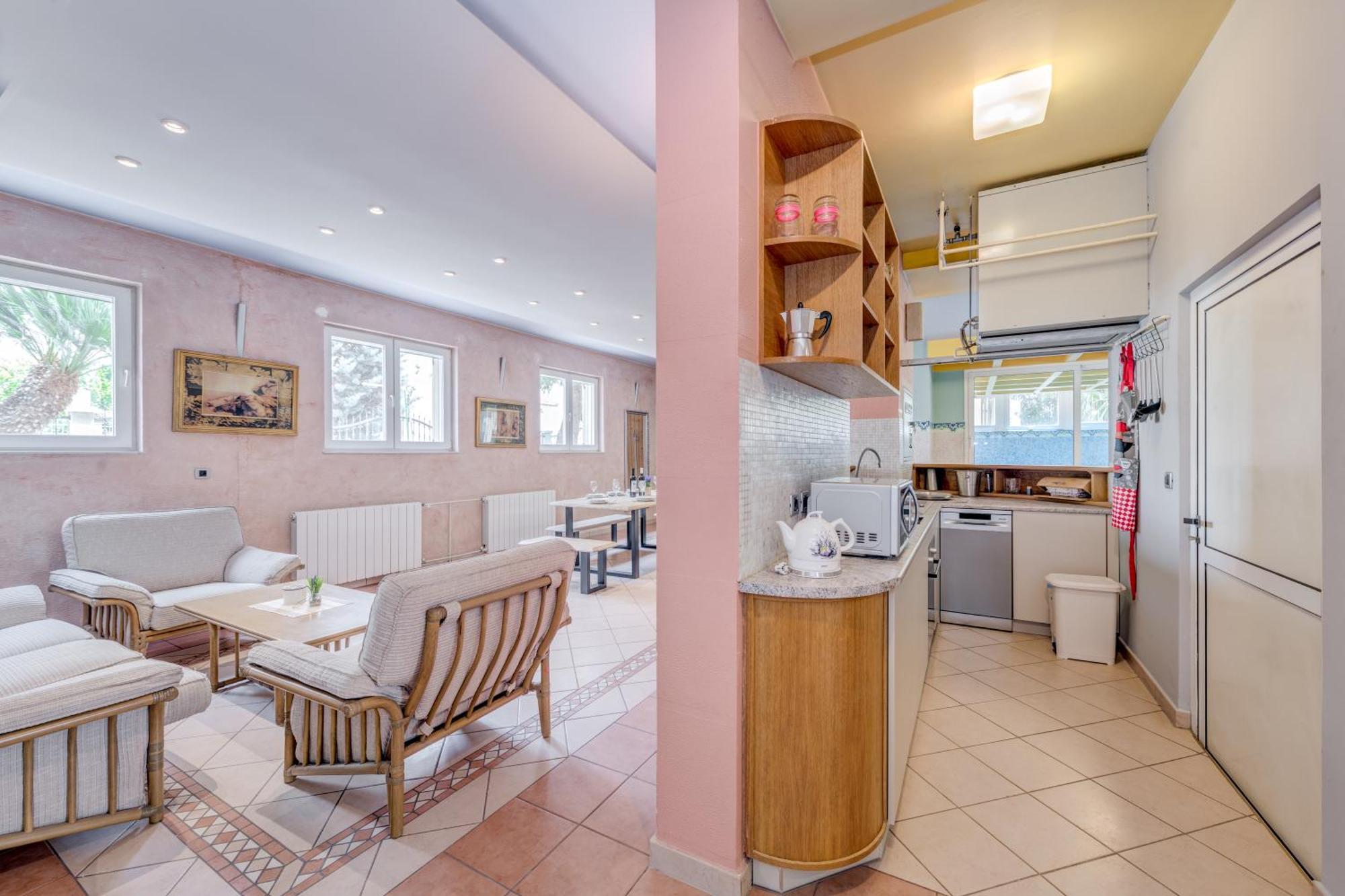 Blue Dolphin Apartment - Private Indoor Pool, Jacuzzi, Garden Split Ngoại thất bức ảnh