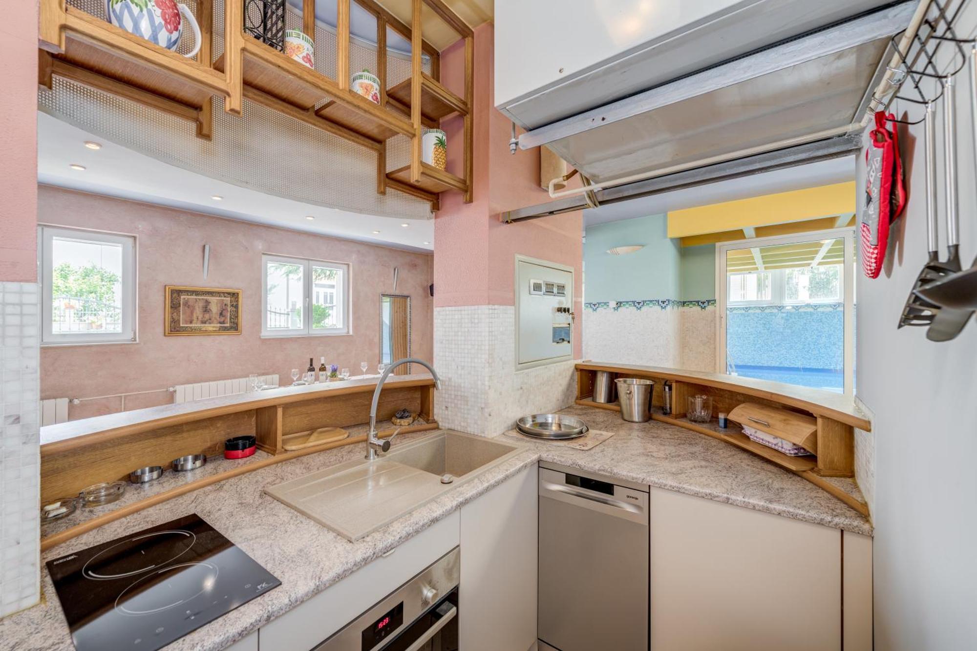 Blue Dolphin Apartment - Private Indoor Pool, Jacuzzi, Garden Split Ngoại thất bức ảnh