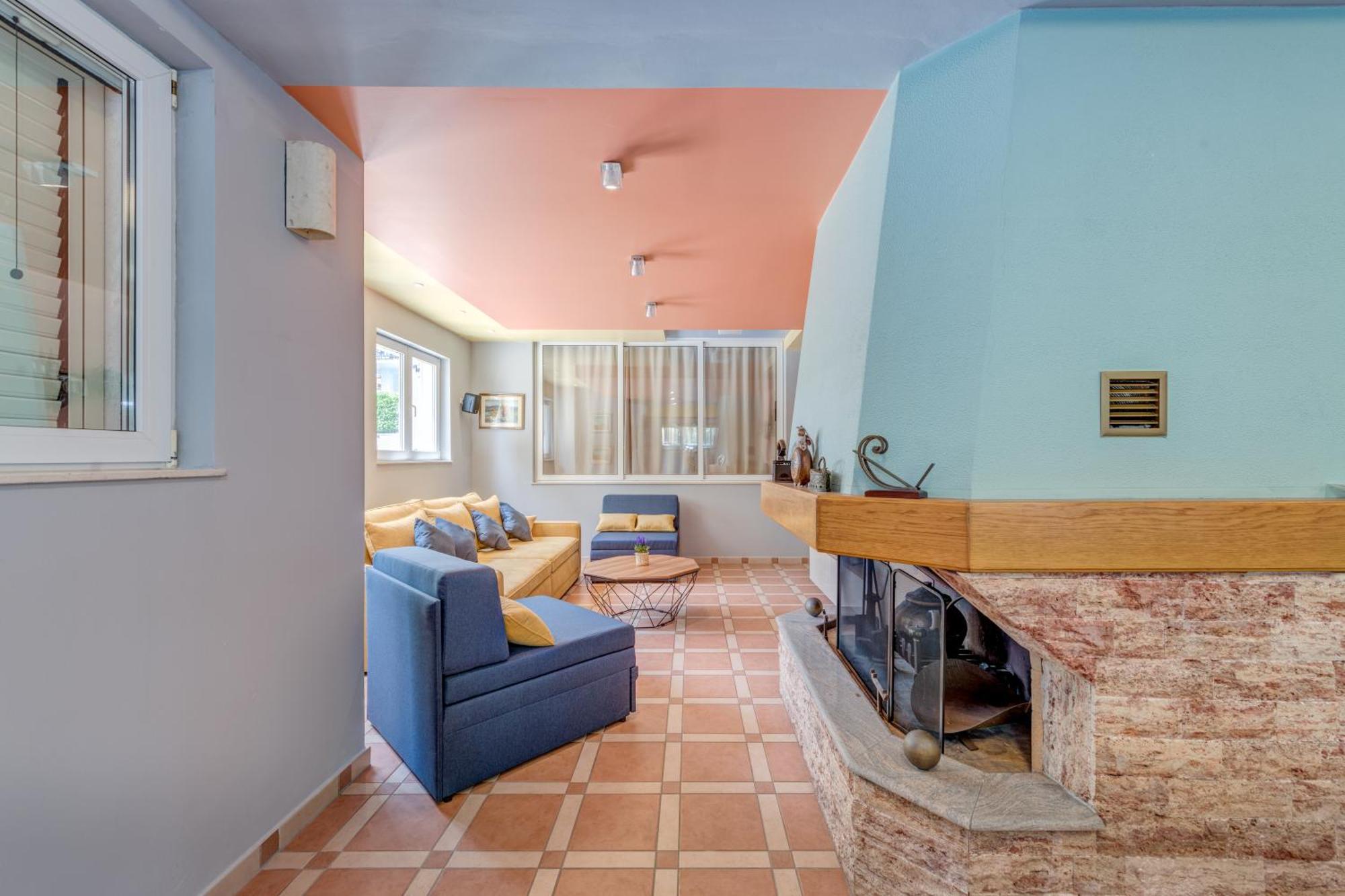 Blue Dolphin Apartment - Private Indoor Pool, Jacuzzi, Garden Split Ngoại thất bức ảnh