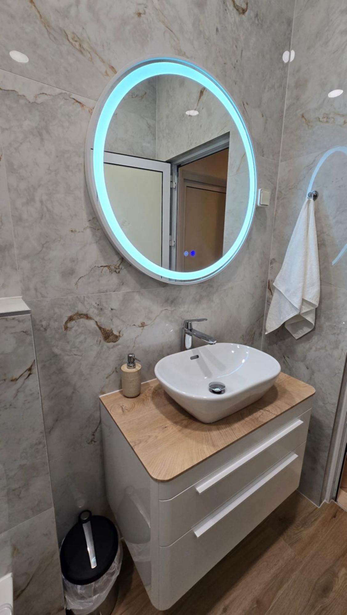 Blue Dolphin Apartment - Private Indoor Pool, Jacuzzi, Garden Split Ngoại thất bức ảnh